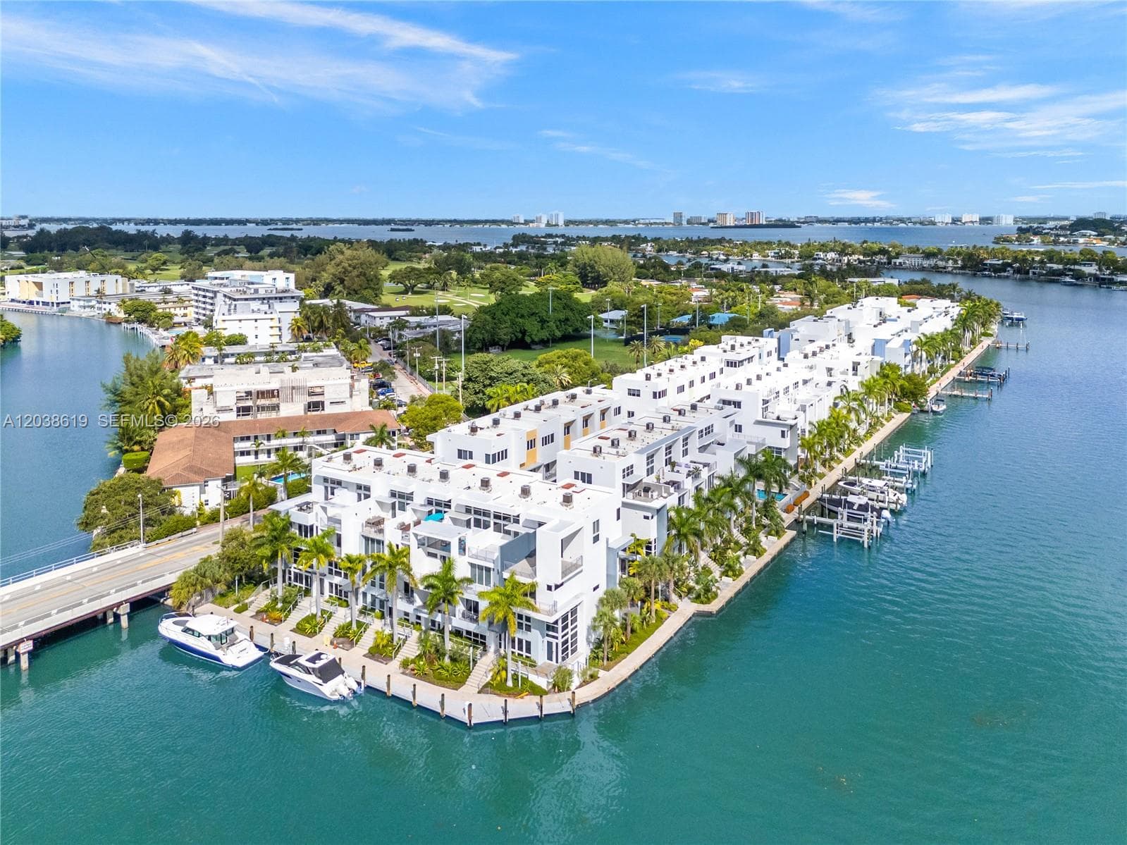 A12038619 — Miami Beach — 34
