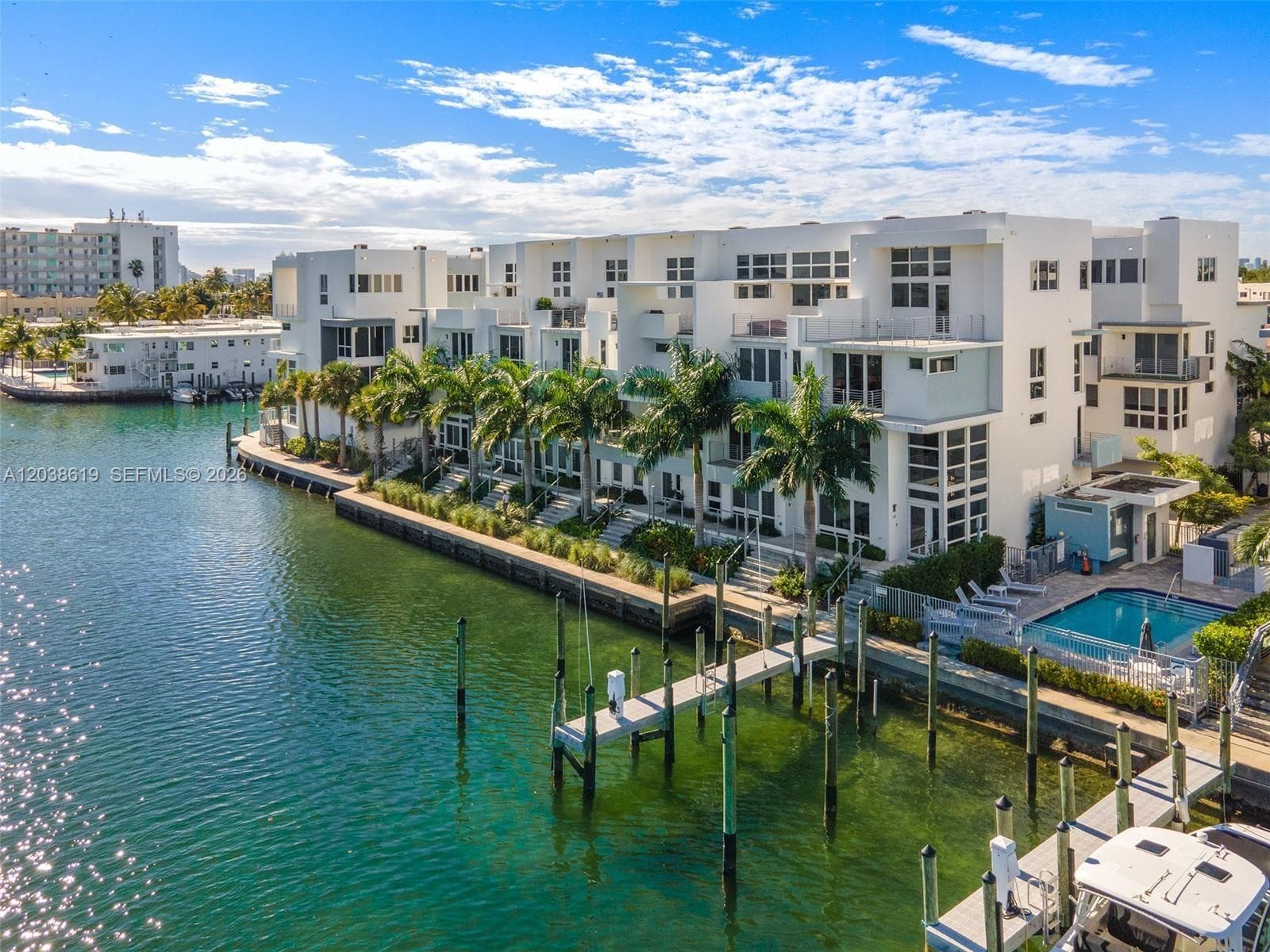 A12038619 — Miami Beach — 35