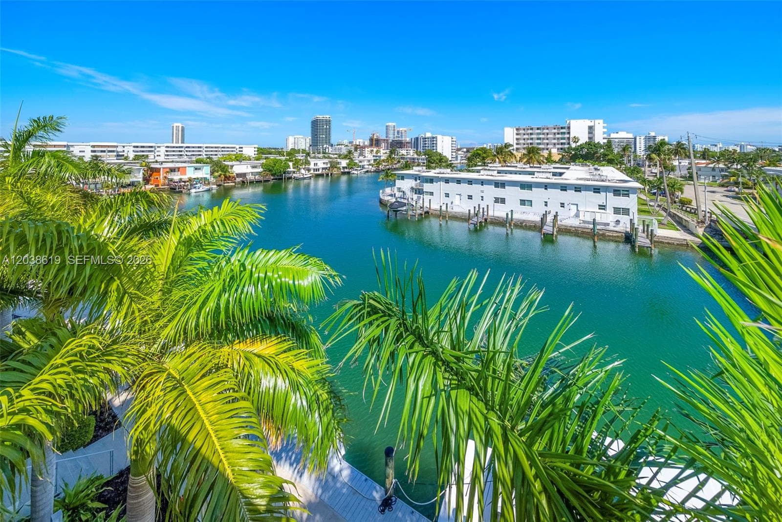 A12038619 — Miami Beach — 29