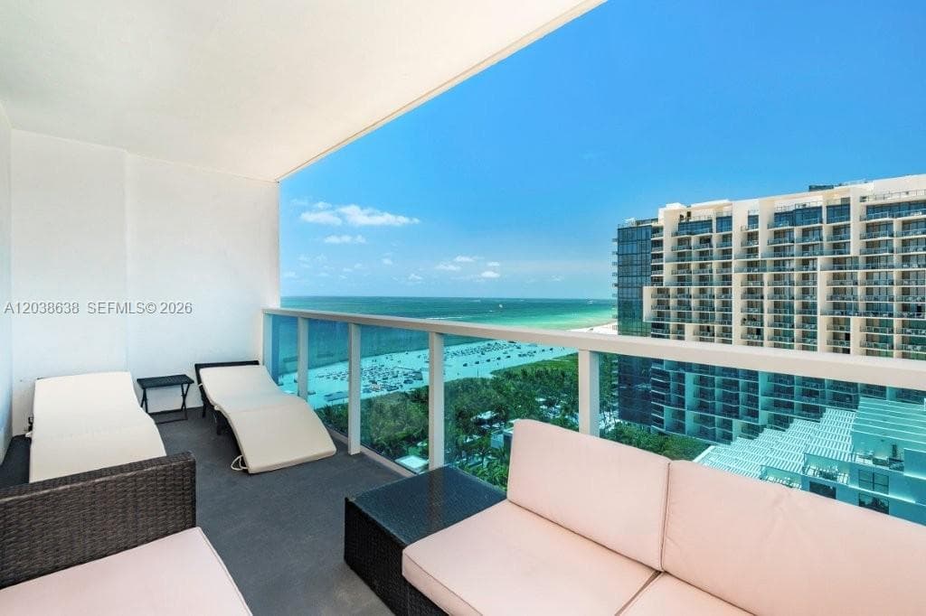 A12038638 — Miami Beach — 23