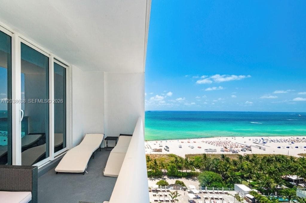 A12038638 — Miami Beach — 24