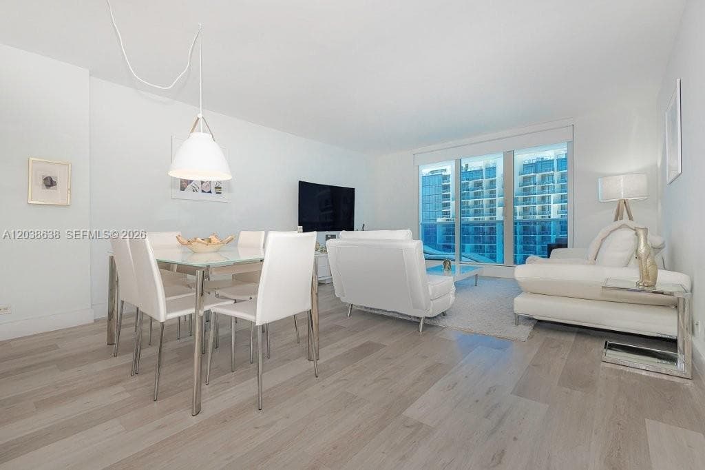 A12038638 — Miami Beach — 29