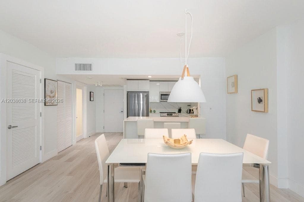 A12038638 — Miami Beach — 8