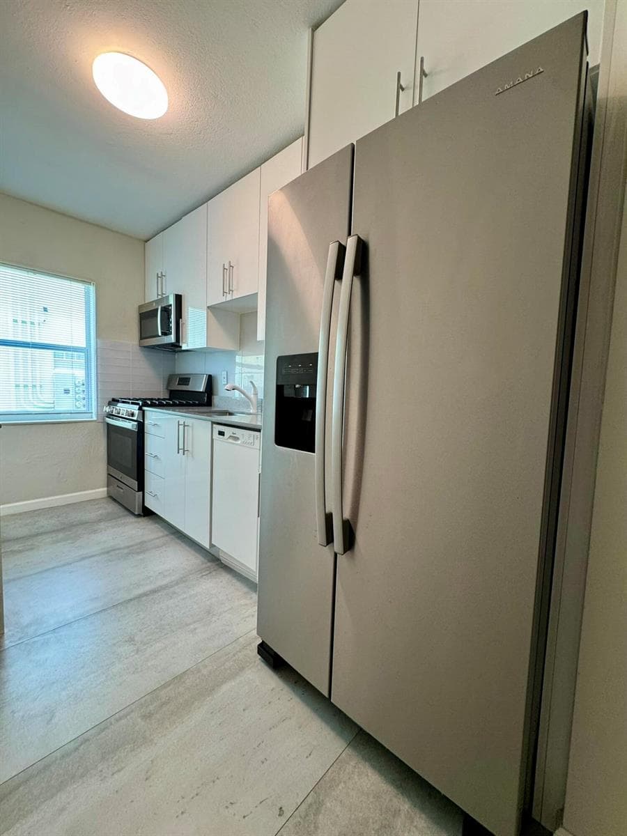 B26042135 — Miami Beach — 27