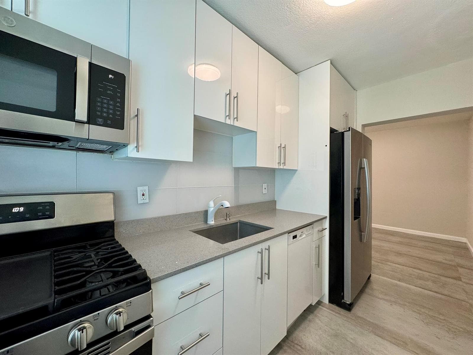 B26042135 — Miami Beach — 13
