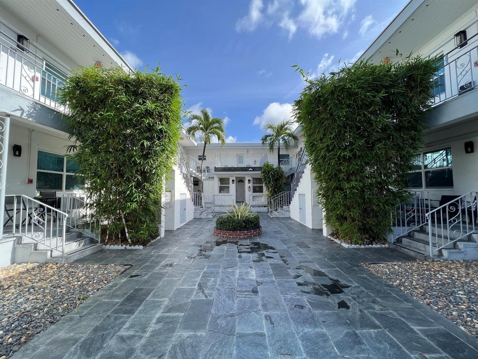 B26042135 — Miami Beach — 28