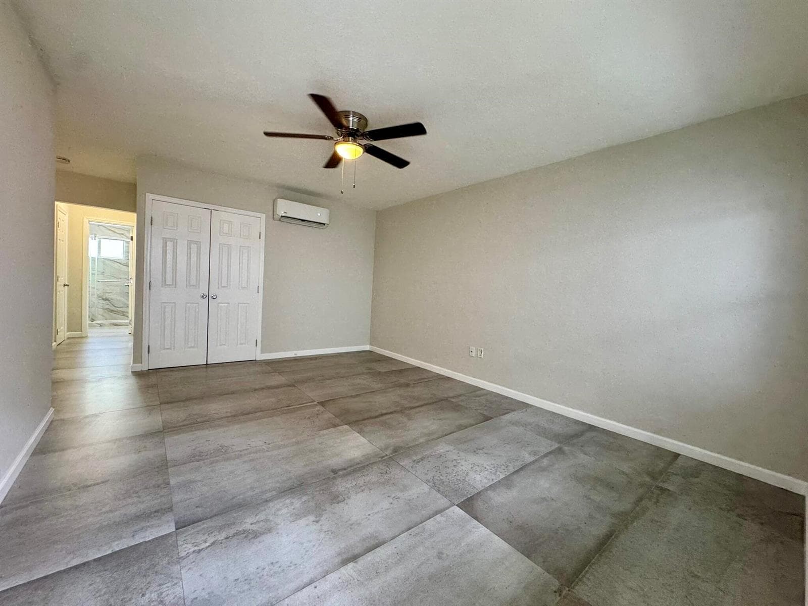 B26042135 — Miami Beach — 5