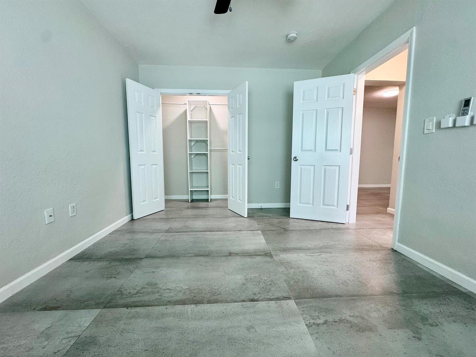 B26042135 — Miami Beach — 20