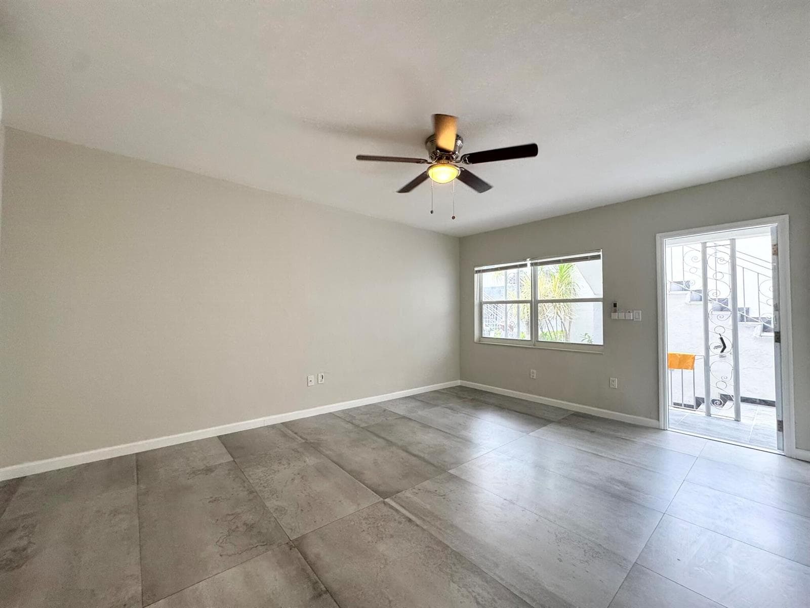 B26042135 — Miami Beach — 9