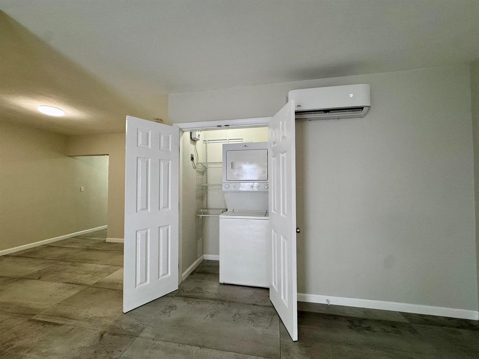 B26042135 — Miami Beach — 10