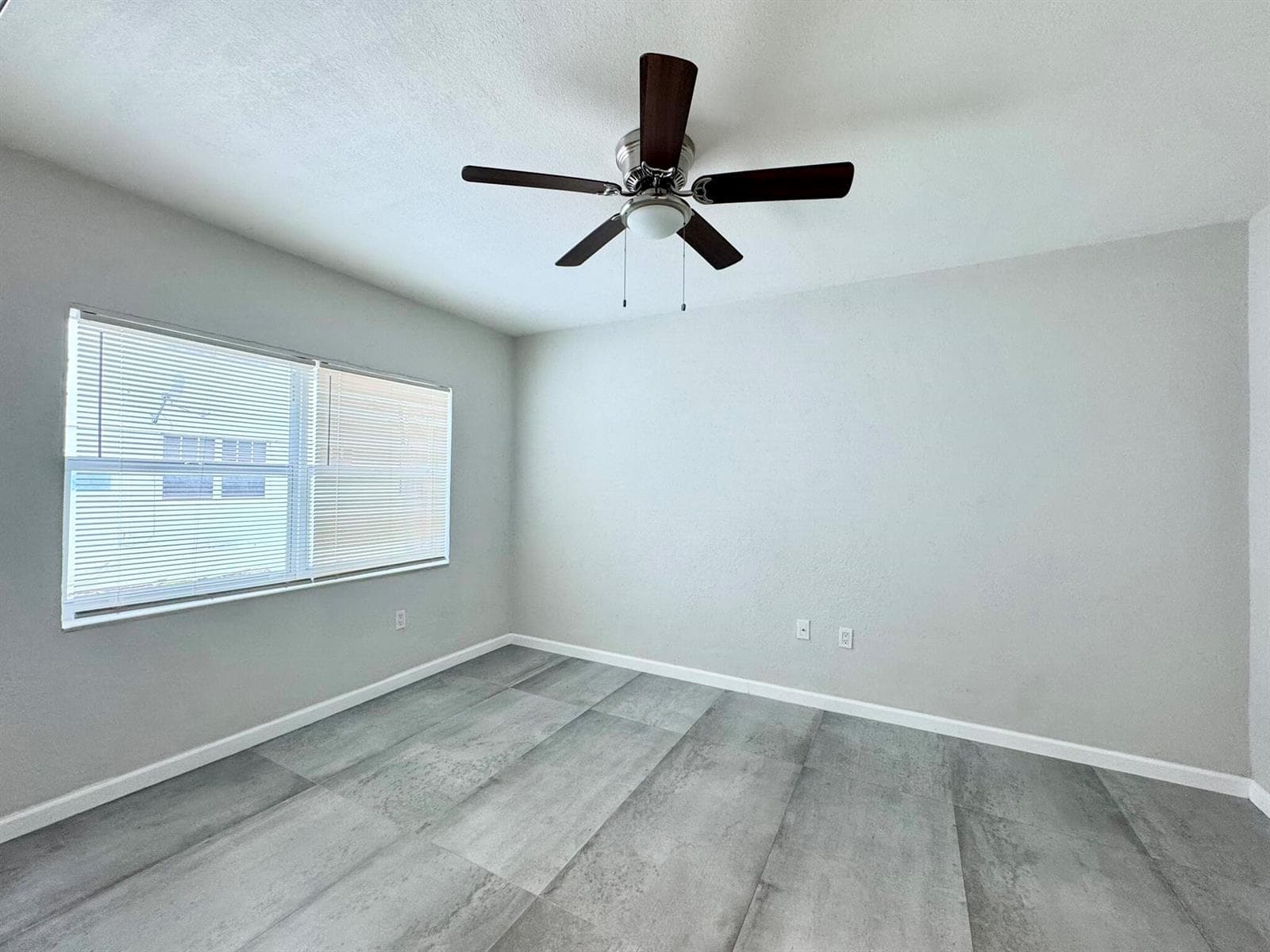 B26042135 — Miami Beach — 18