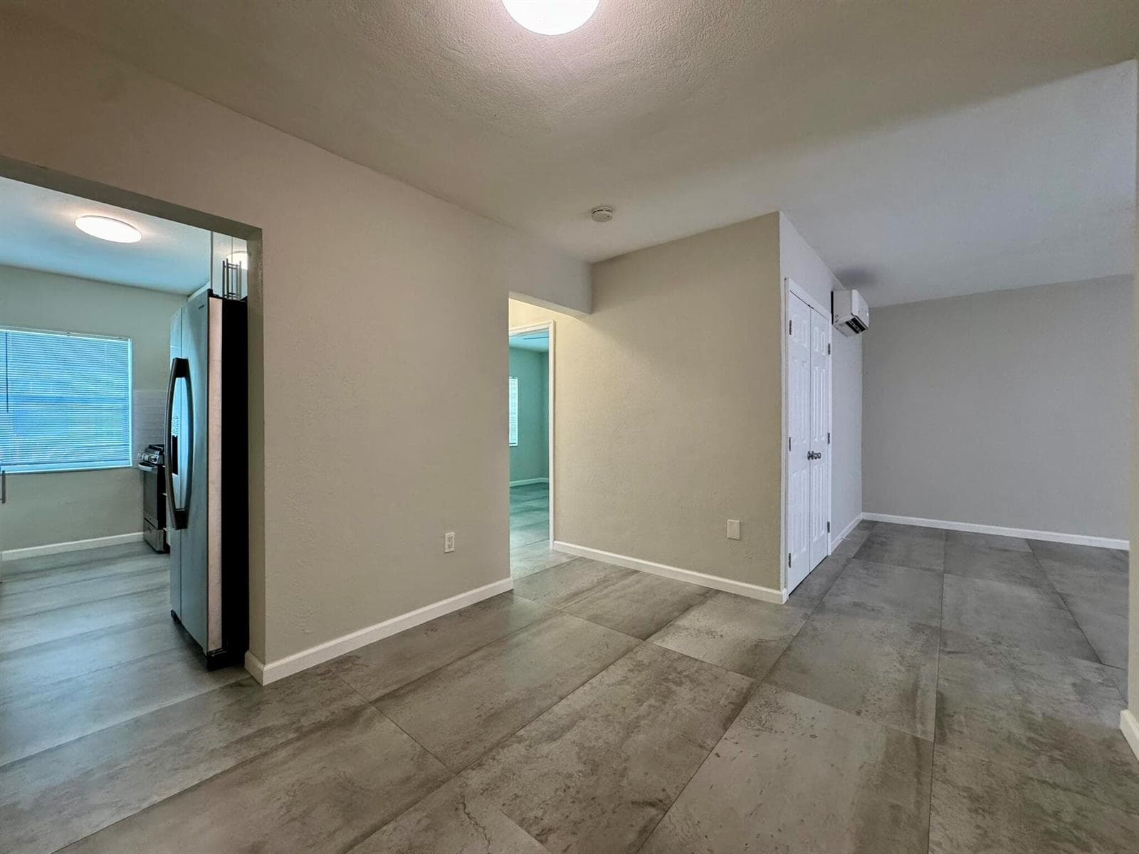 B26042135 — Miami Beach — 11