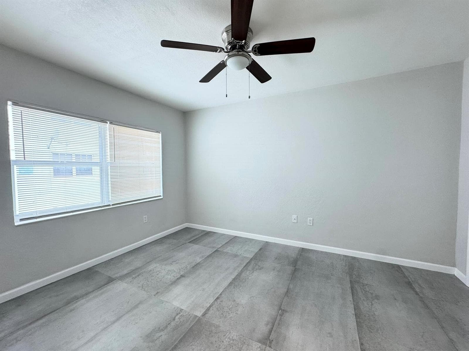 B26042135 — Miami Beach — 19