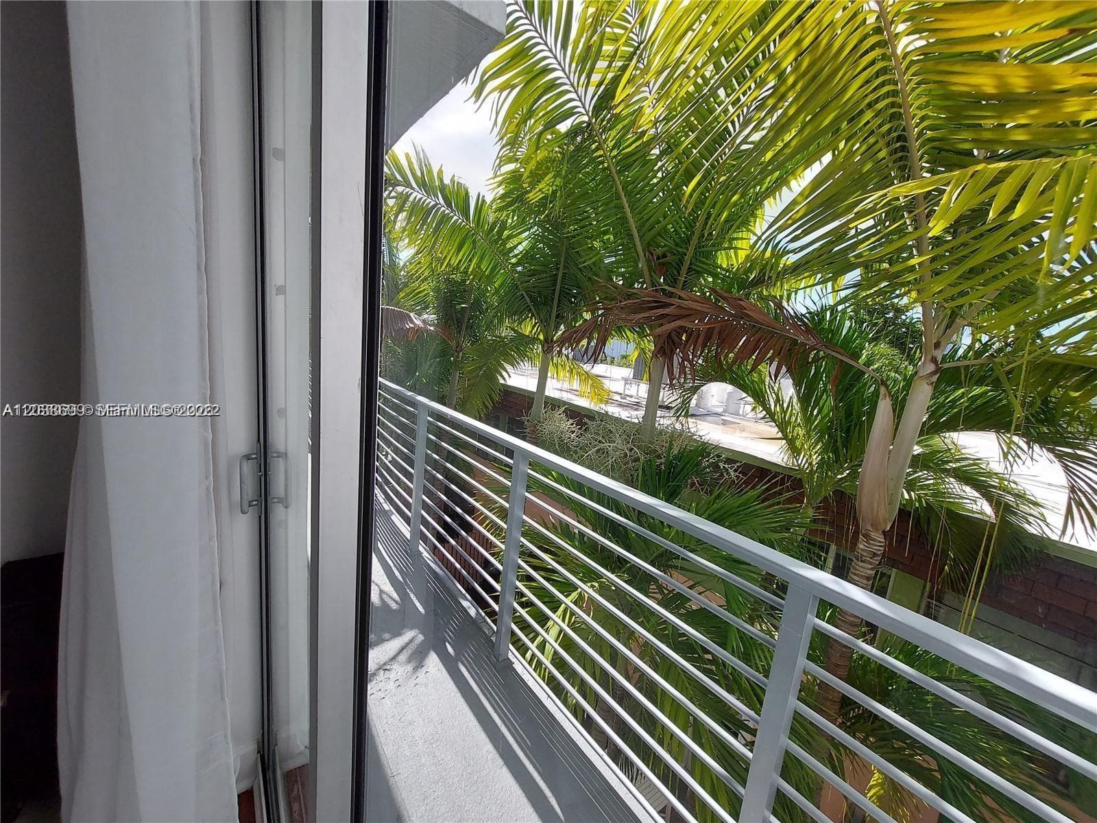 A12038699 — Miami Beach — 12