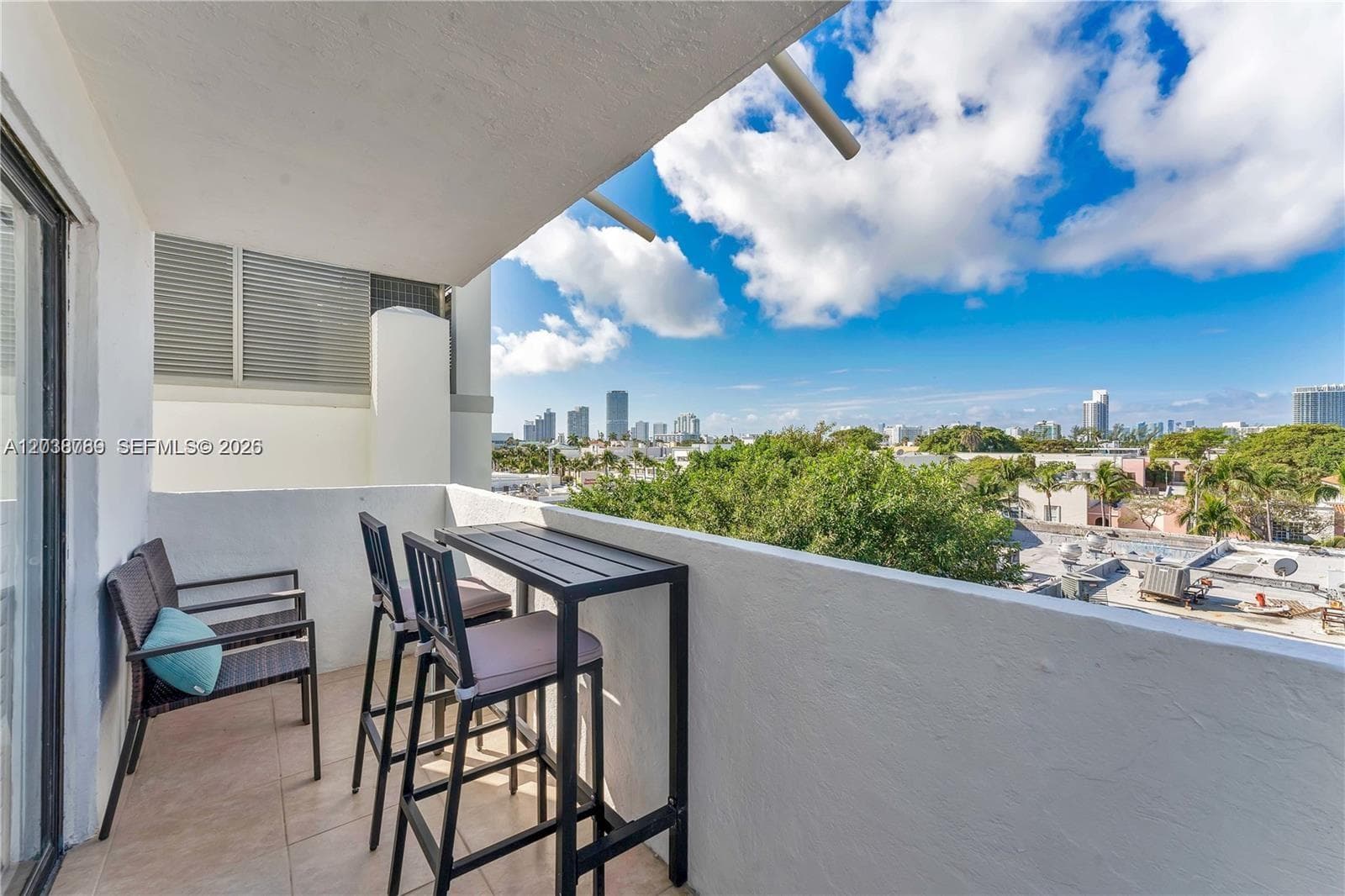 A12038789 — Miami Beach — 16