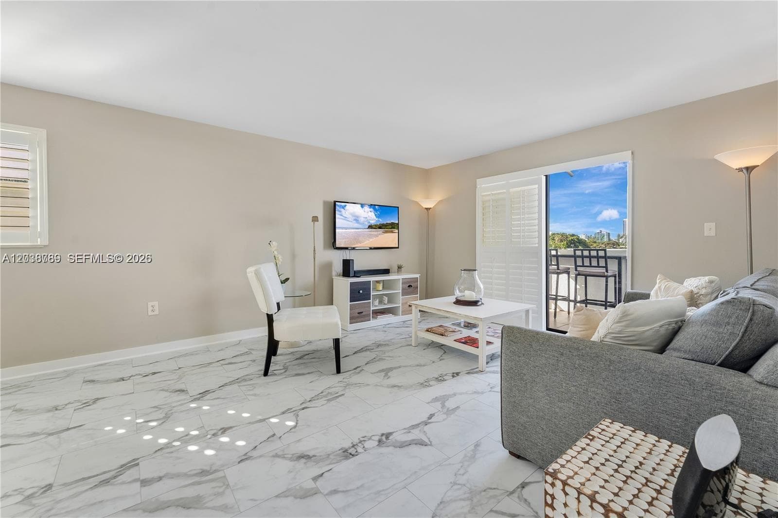 A12038789 — Miami Beach — 3