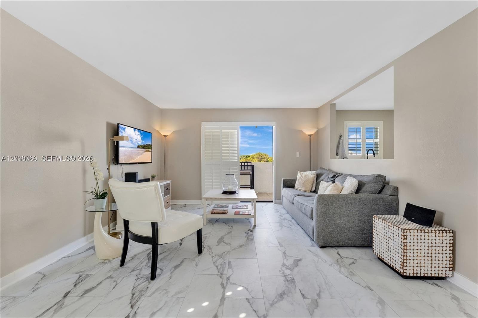 A12038789 — Miami Beach