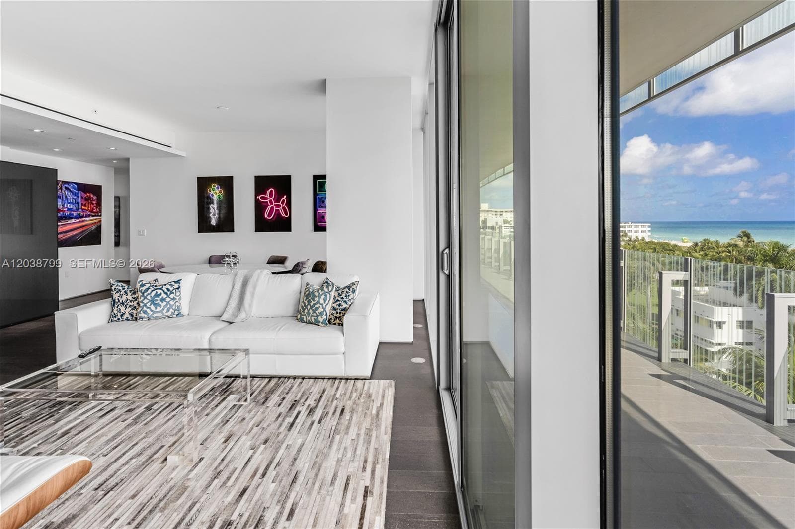 A12038799 — Miami Beach — 16