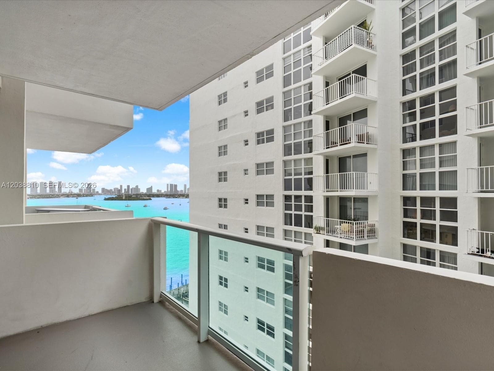 A12038810 — Miami Beach — 18