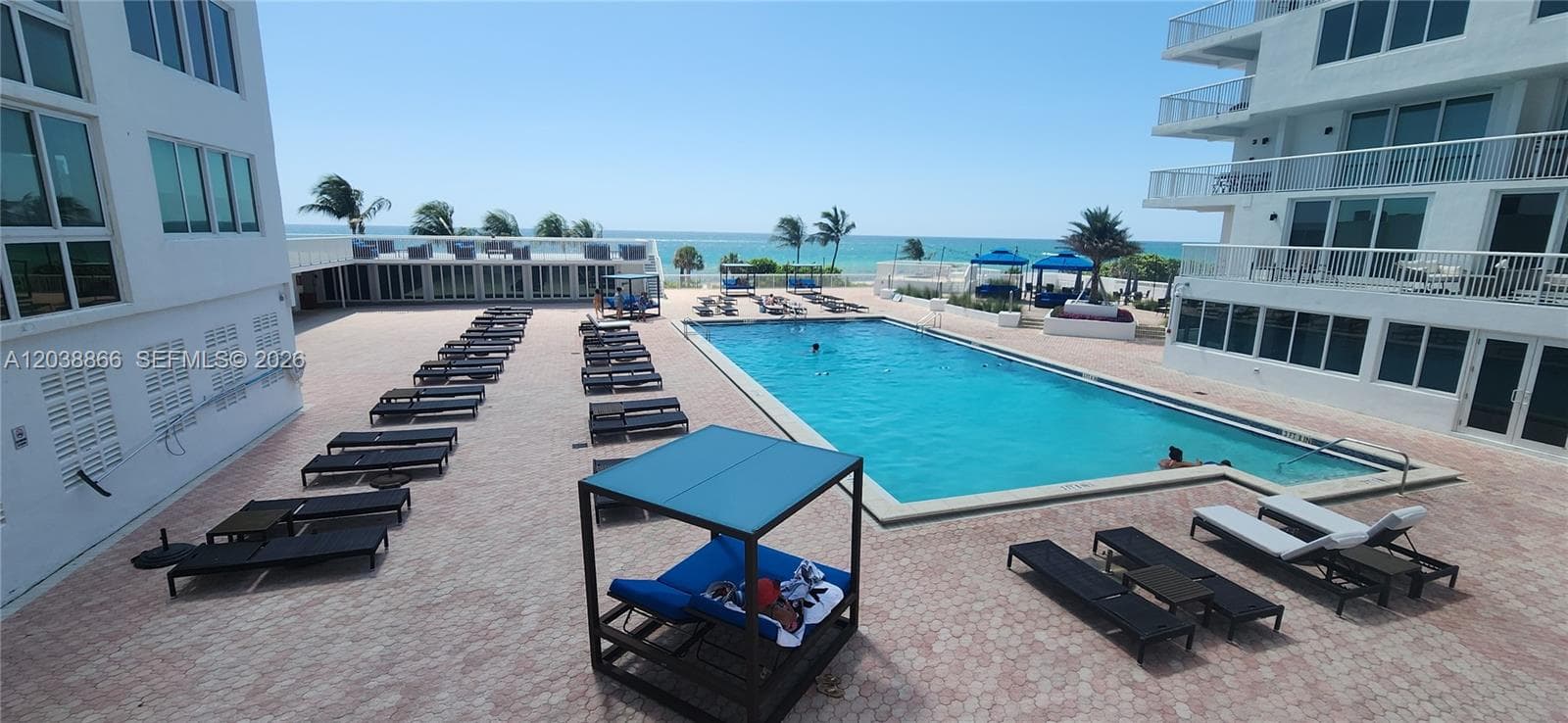 A12038866 — Miami Beach — 27