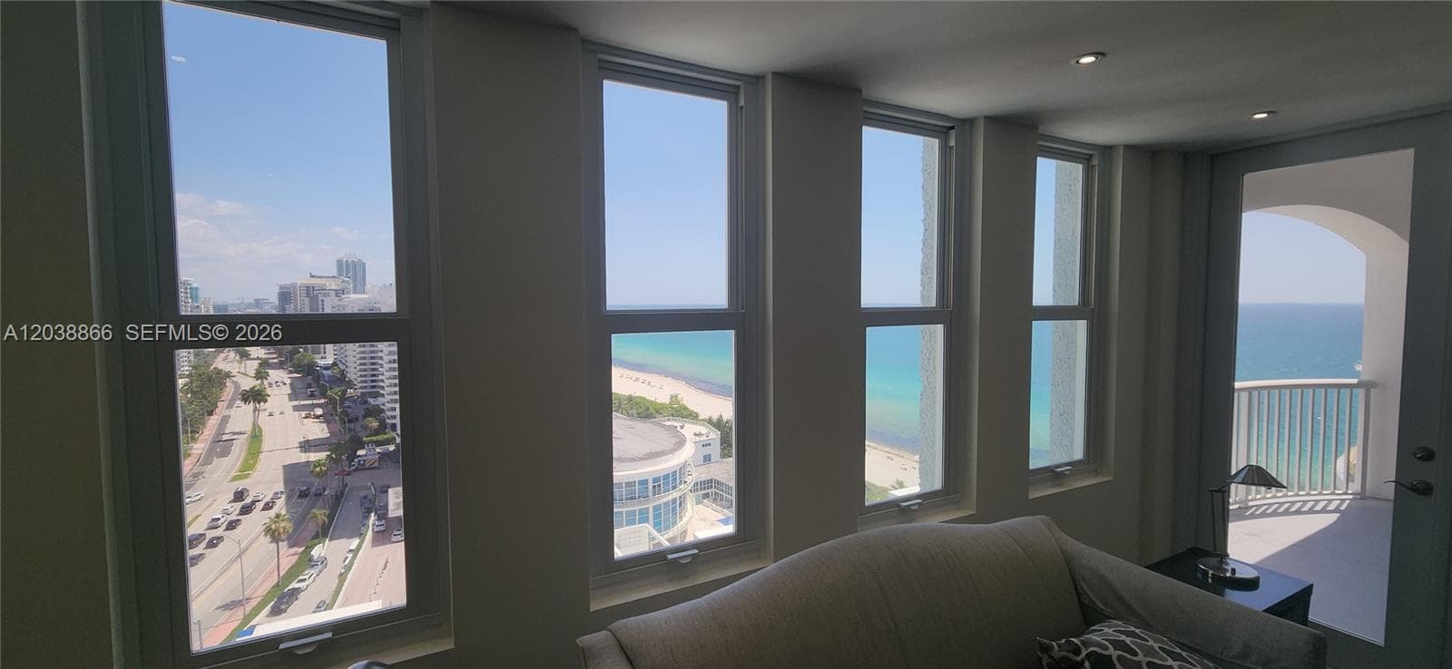 A12038866 — Miami Beach — 18