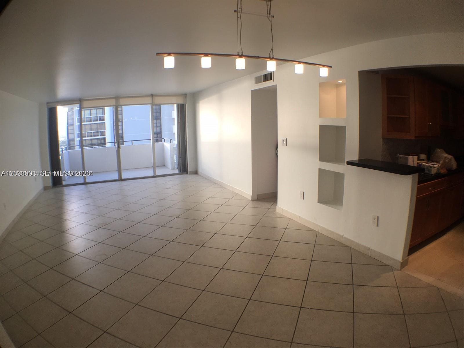 A12038901 — Miami Beach