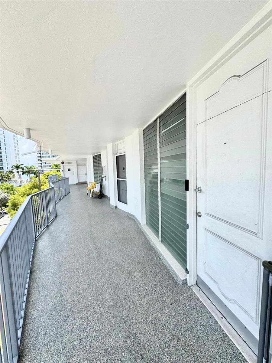 A12038959 — Miami Beach — 7