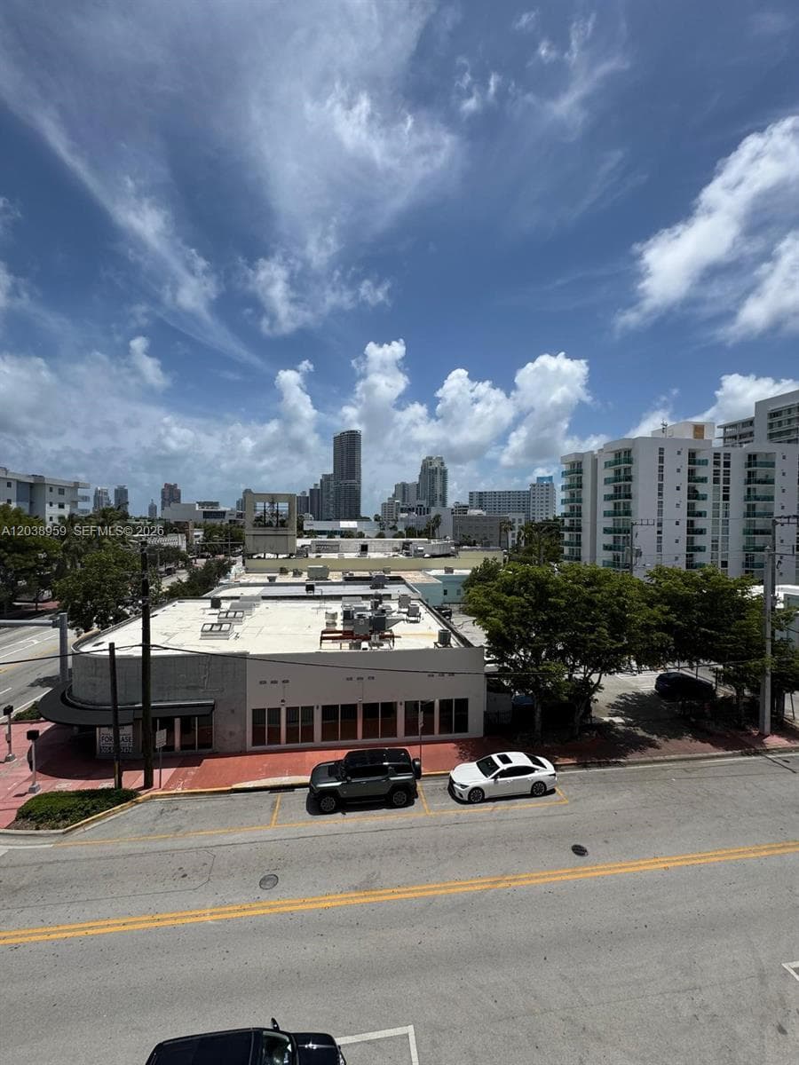 A12038959 — Miami Beach — 32