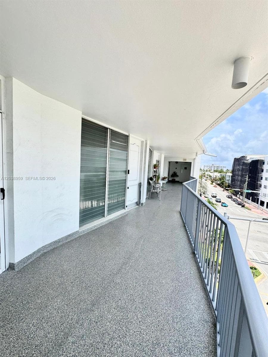 A12038959 — Miami Beach