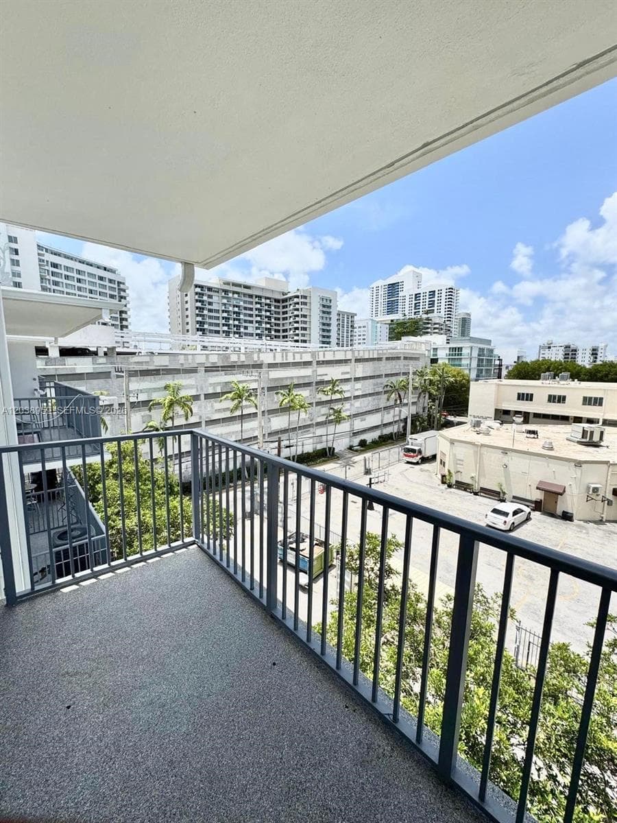 A12038959 — Miami Beach — 5