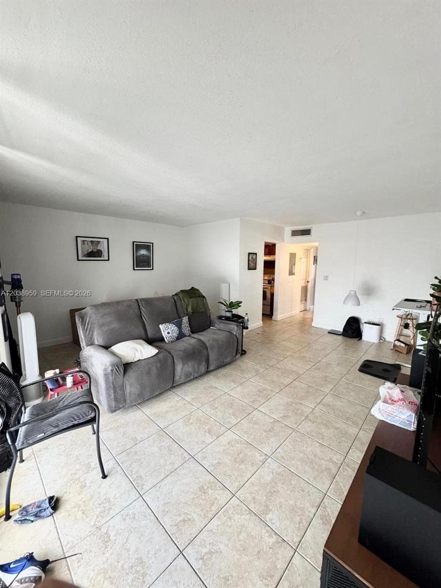 A12038959 — Miami Beach — 14