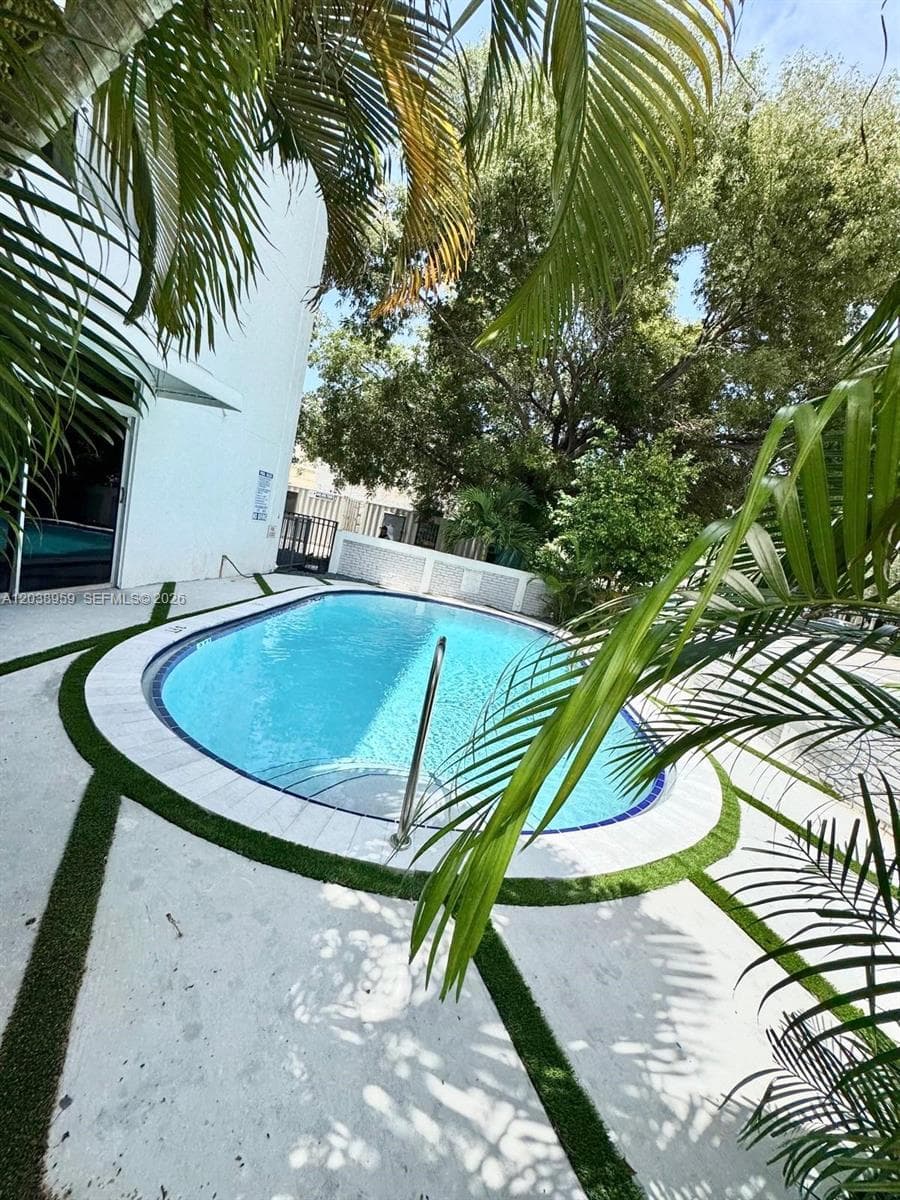 A12038959 — Miami Beach — 31