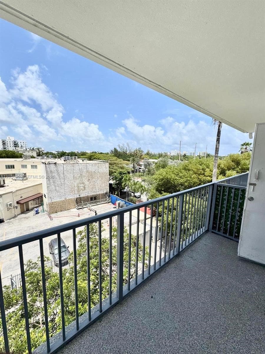 A12038959 — Miami Beach — 25
