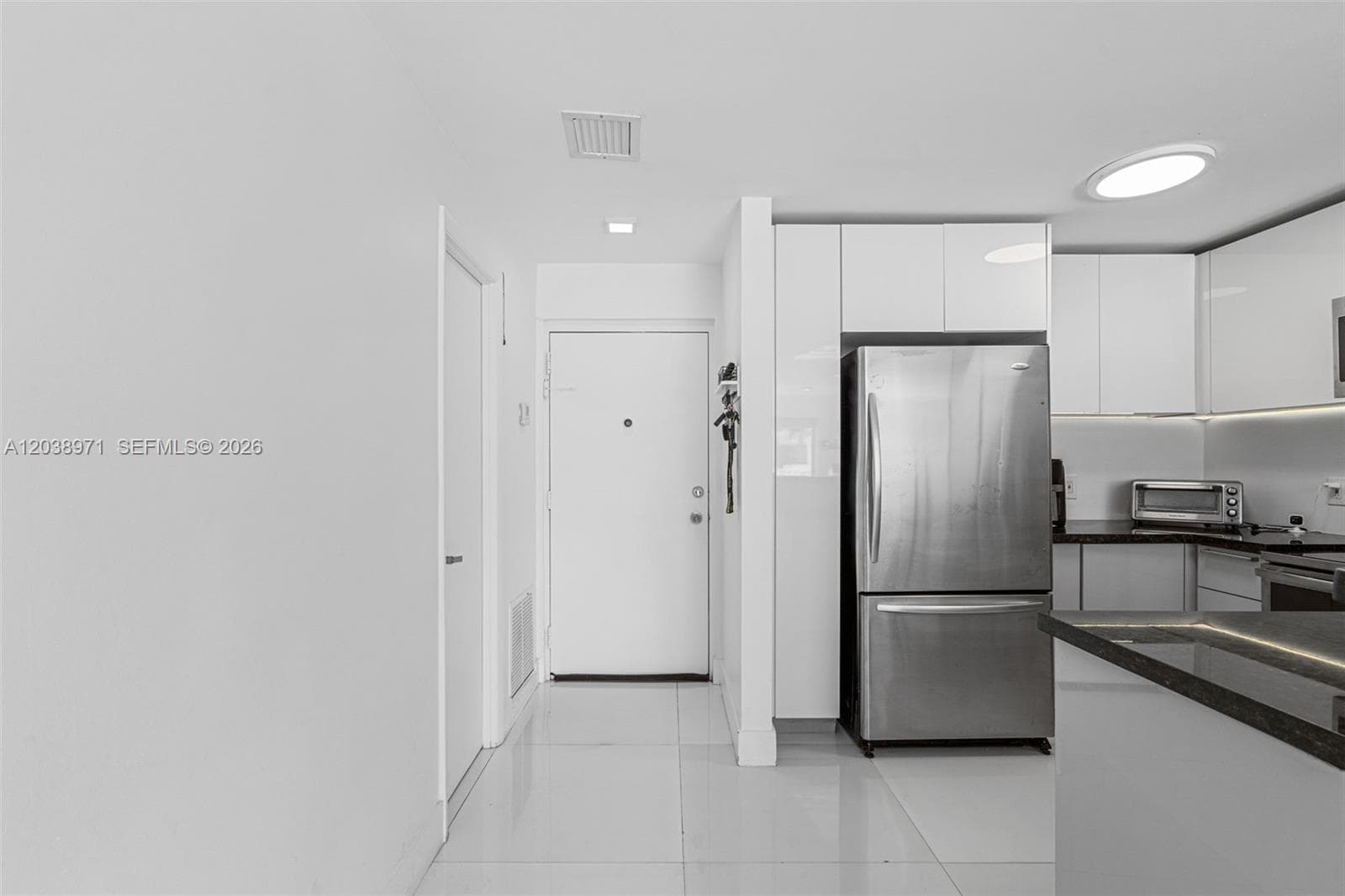 A12038971 — Miami Beach — 5