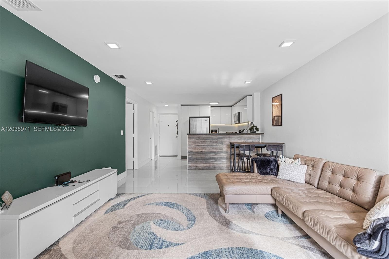 A12038971 — Miami Beach — 9