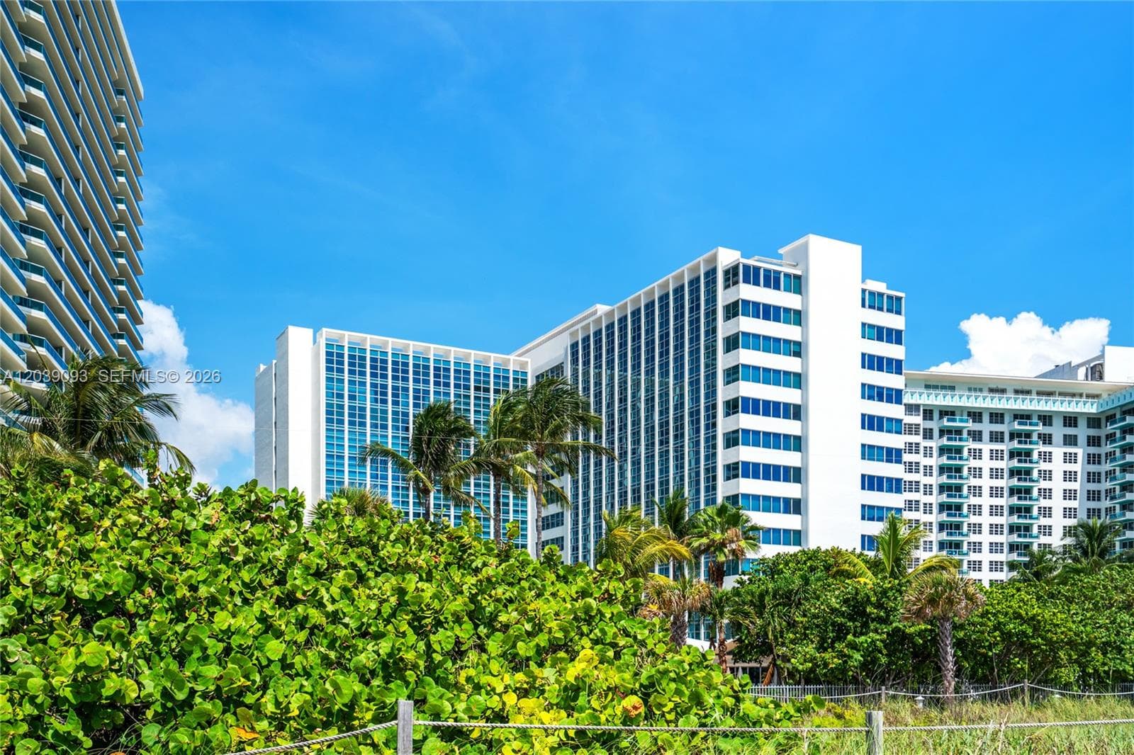A12039093 — Miami Beach — 24