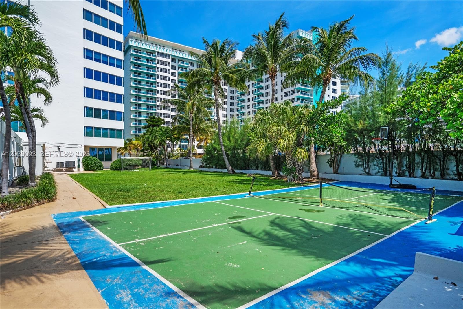 A12039093 — Miami Beach — 41