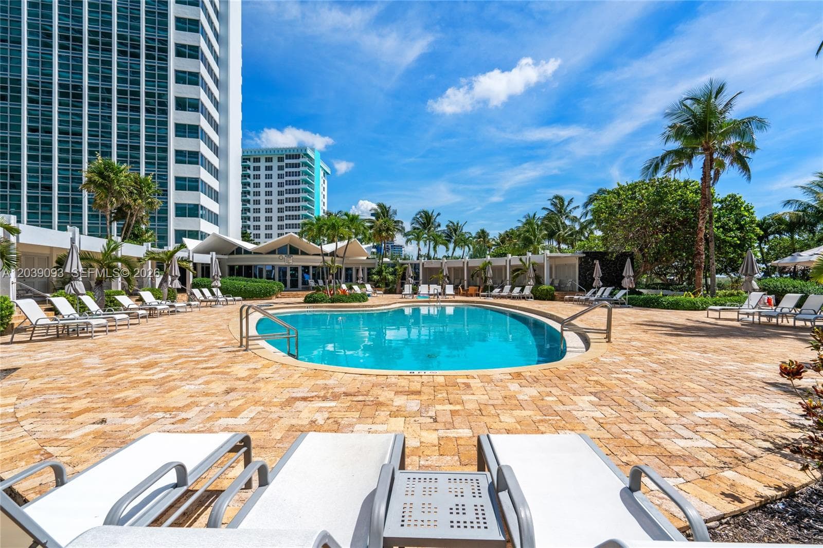 A12039093 — Miami Beach — 39