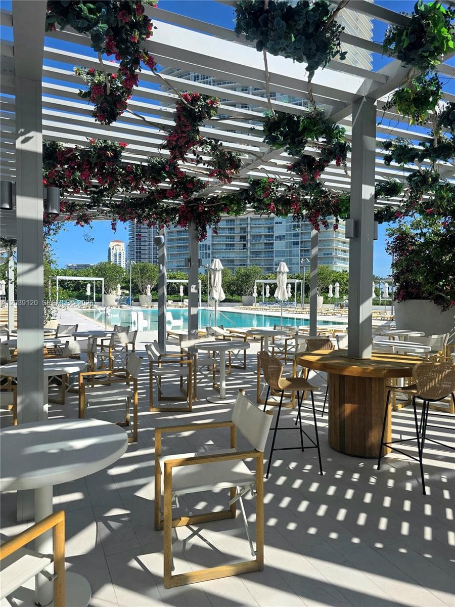 A12039120 — Miami Beach — 16