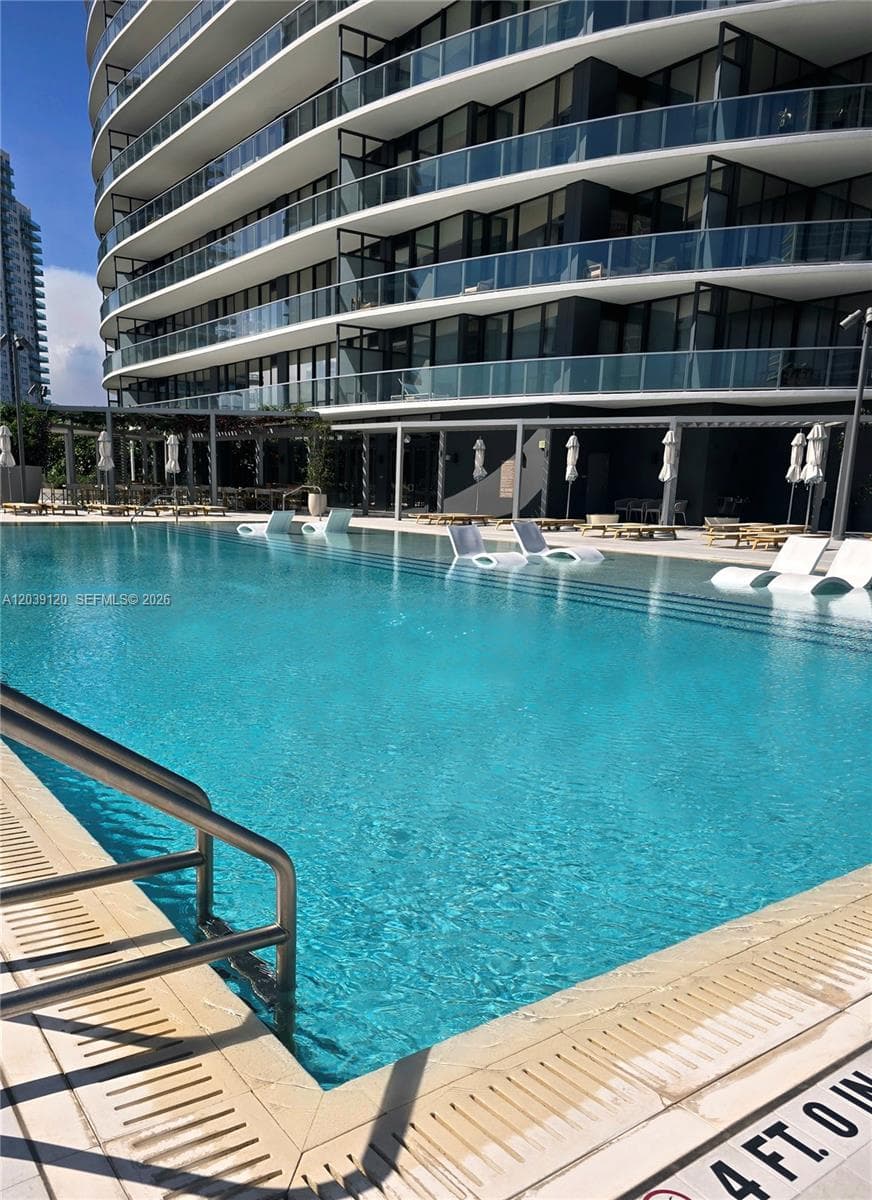 A12039120 — Miami Beach — 18
