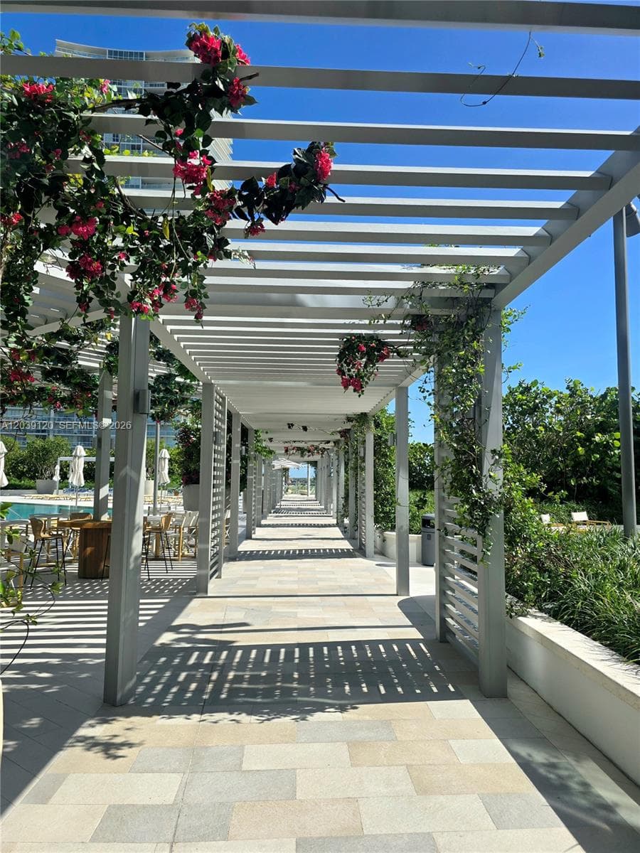 A12039120 — Miami Beach — 15