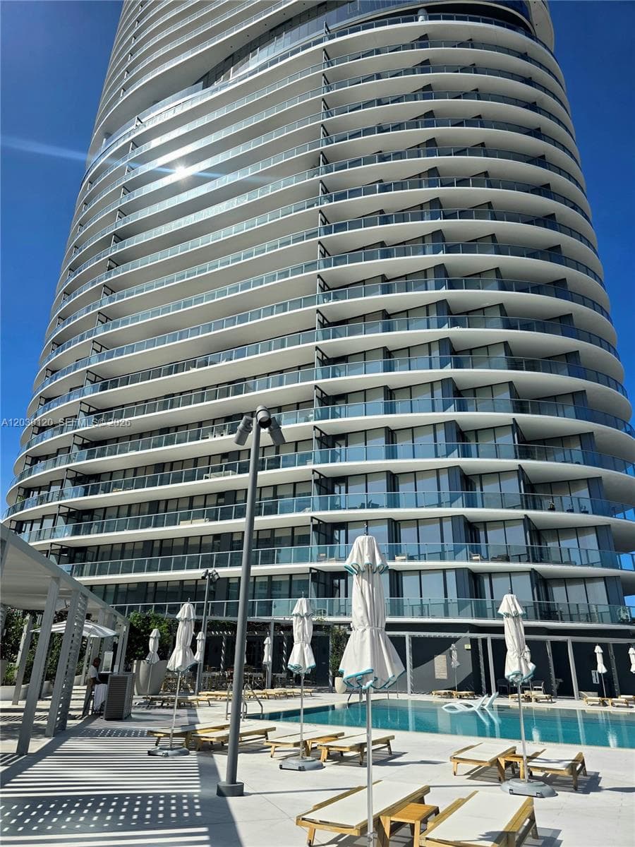 A12039120 — Miami Beach — 19