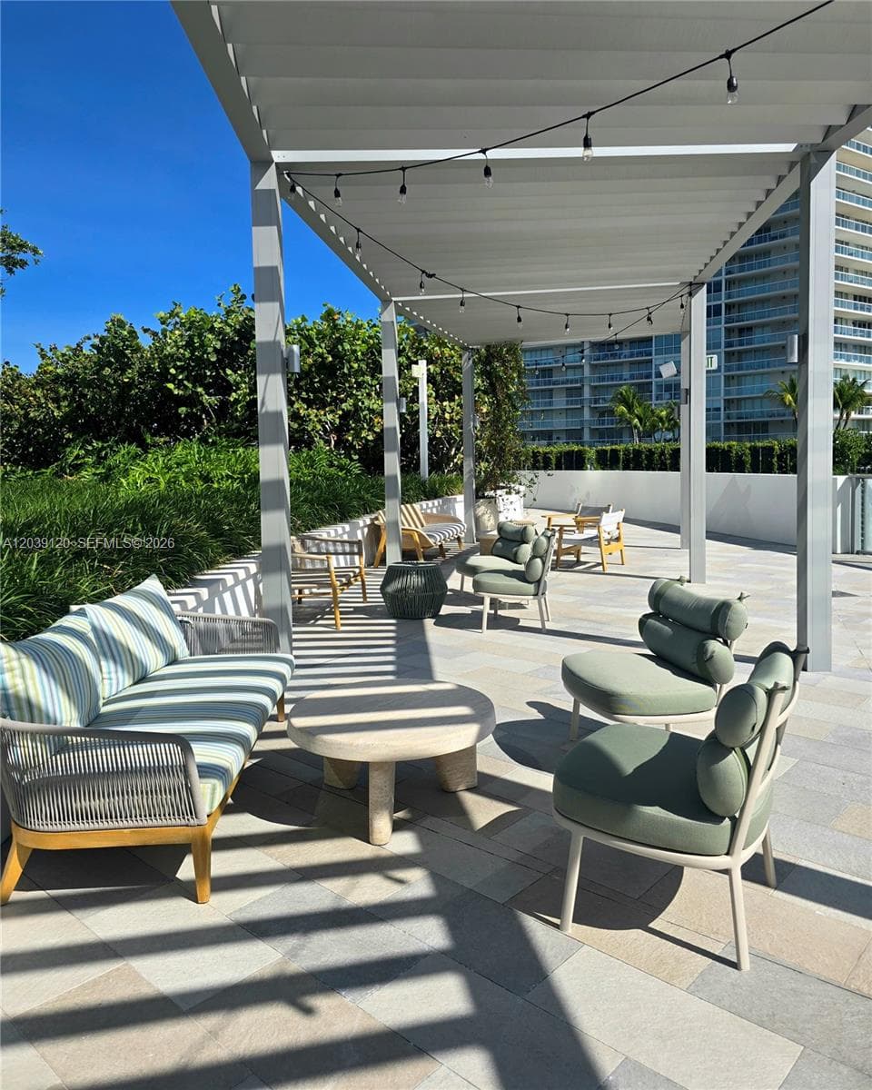A12039120 — Miami Beach — 21