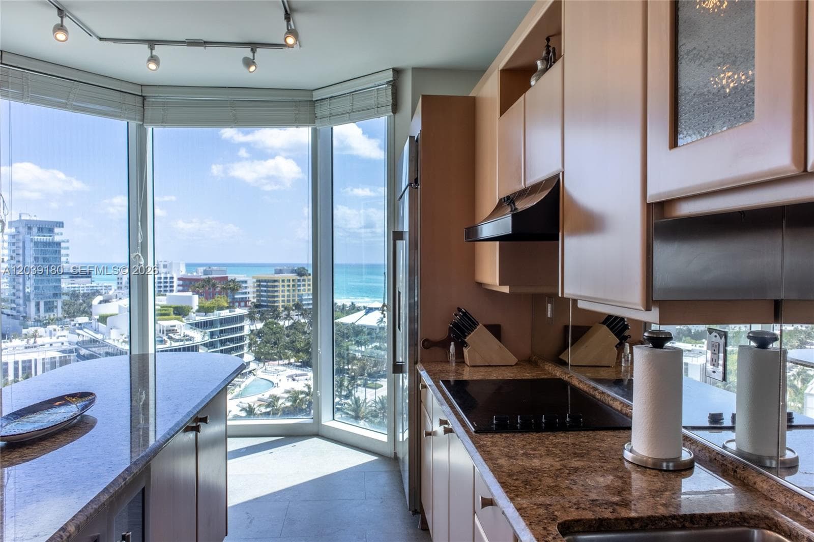 A12039180 — Miami Beach — 6