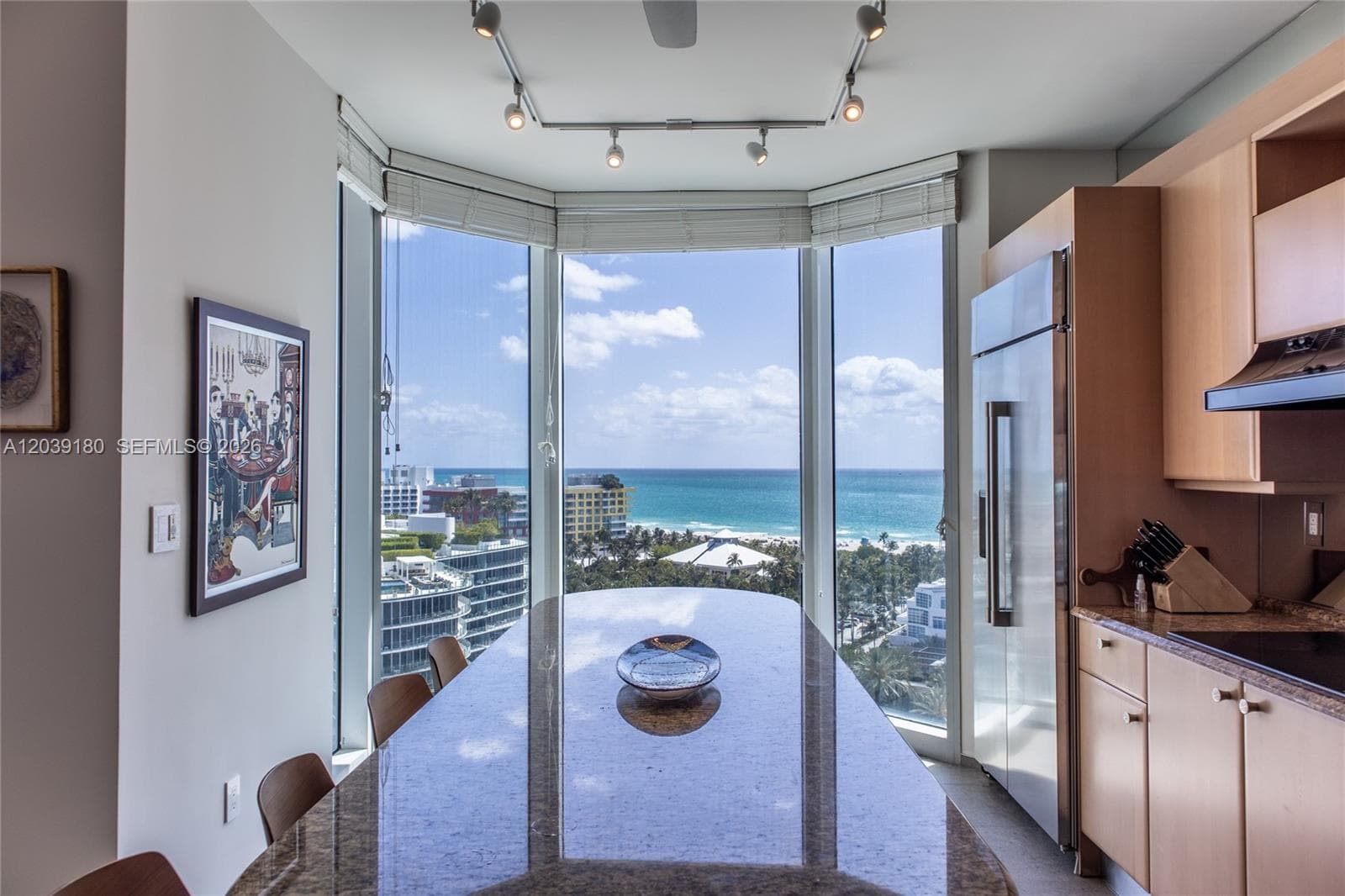 A12039180 — Miami Beach — 3