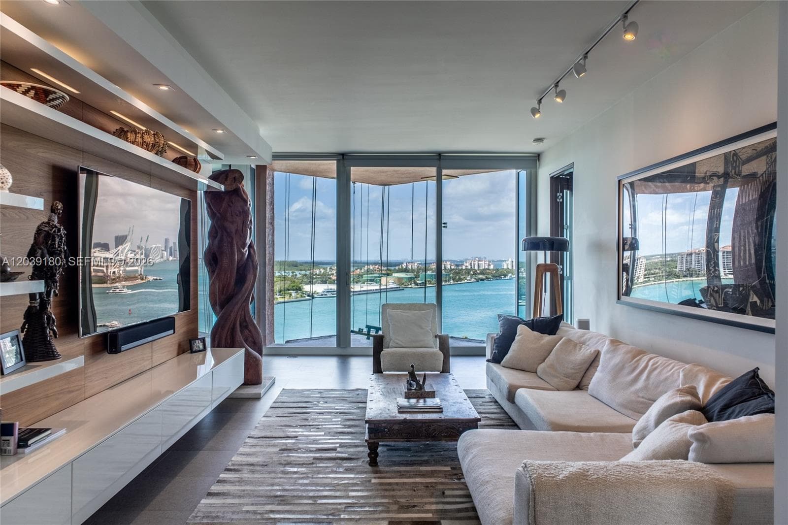 A12039180 — Miami Beach