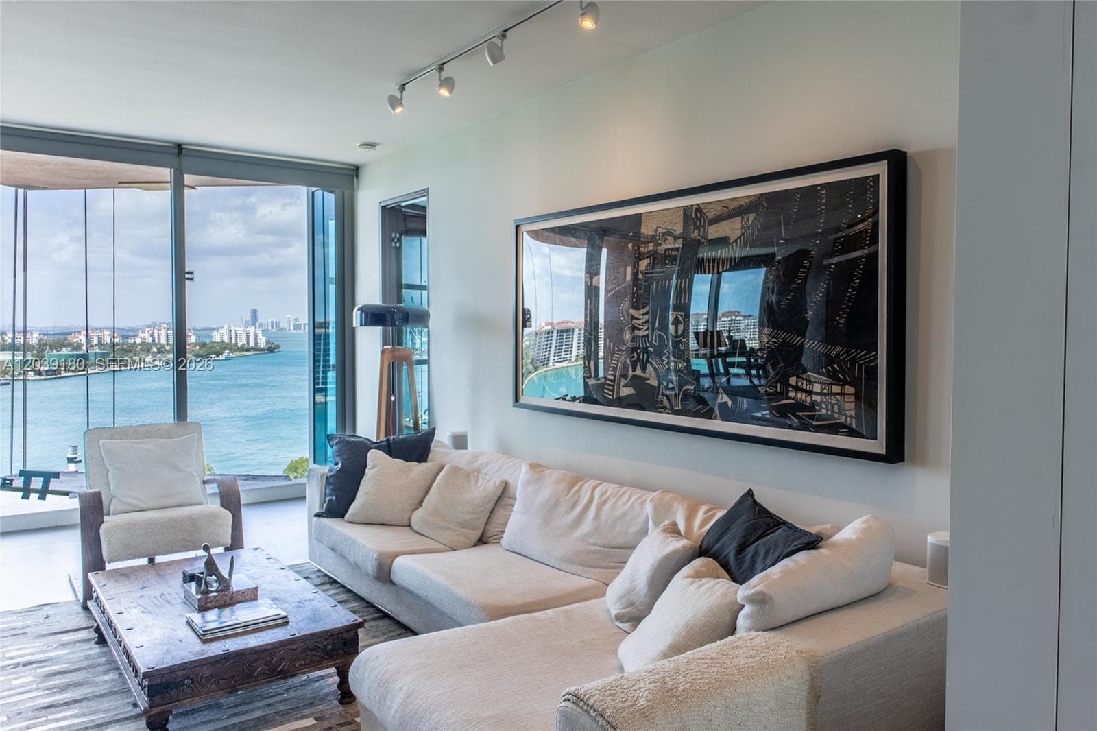 A12039180 — Miami Beach — 19