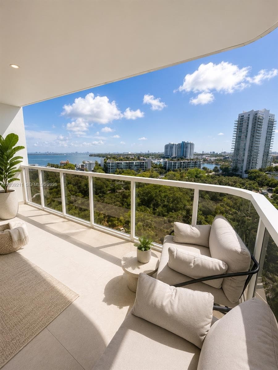 A12039211 — Miami Beach — 11