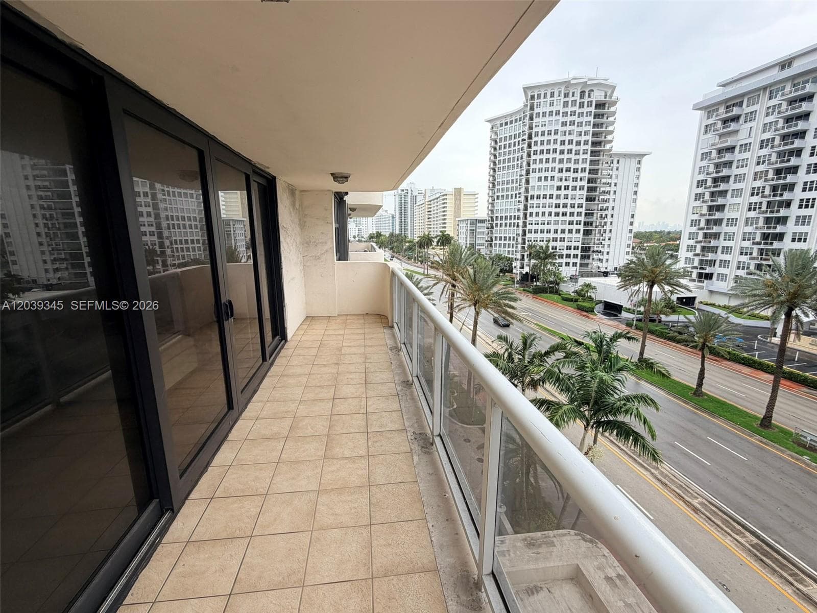 A12039345 — Miami Beach — 27