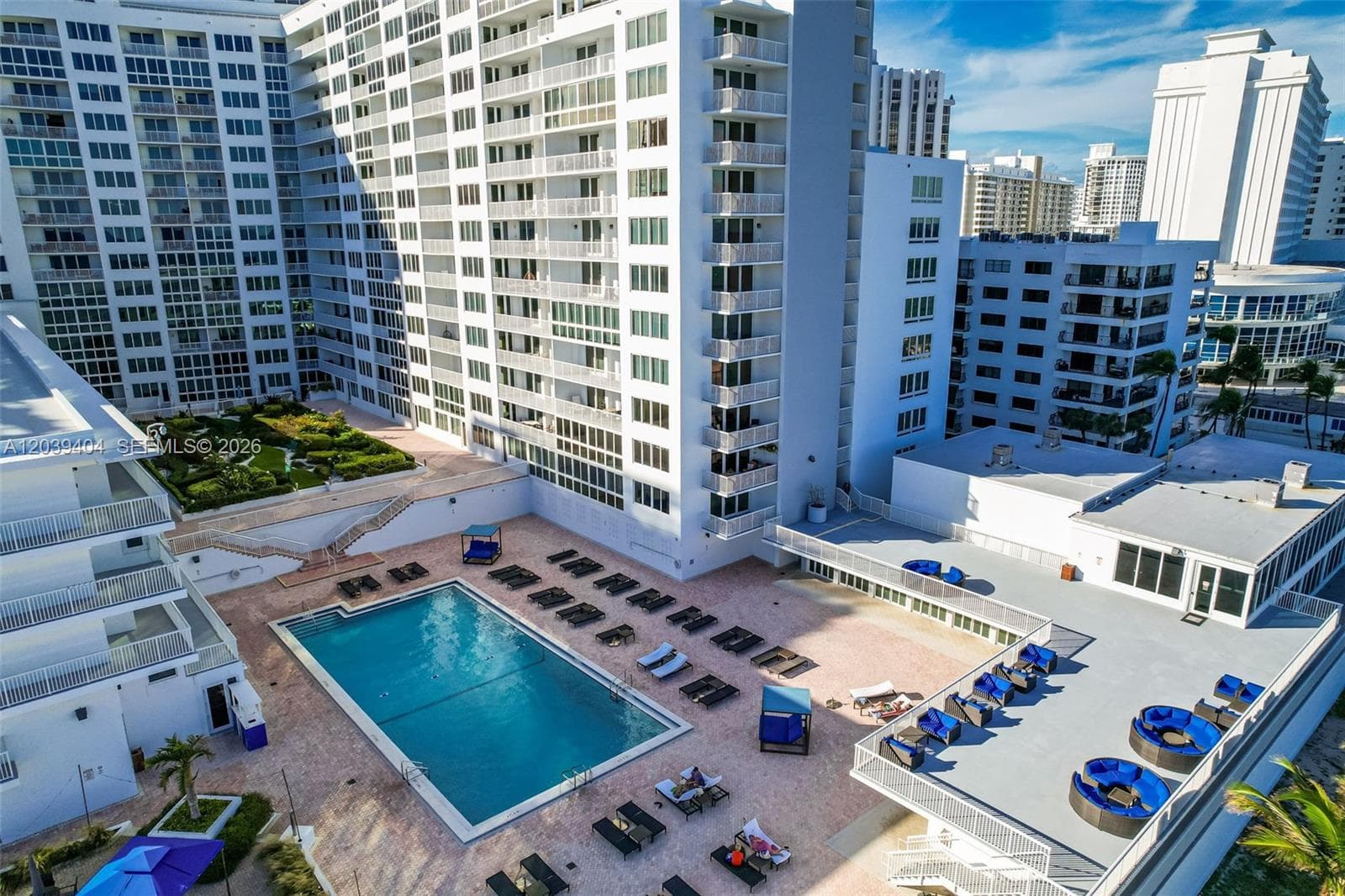 A12039404 — Miami Beach — 38